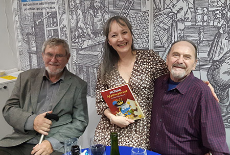Jiří Žáček na knižním veletrhu v Havlíčkově Brodě s redaktorem Jirkou Korejčíkem a výtvarnicí Veronikou Balcarovou